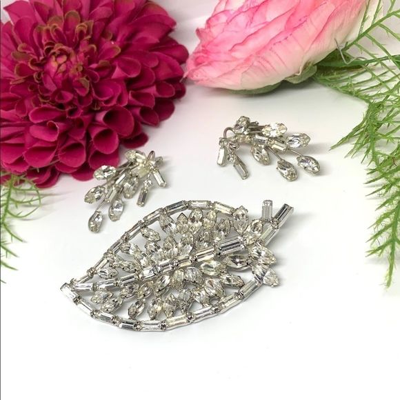 Vintage Jewelry - VINTAGE⚜️ART DECO Baguette Crystal Brooch & Clip Earrings Set